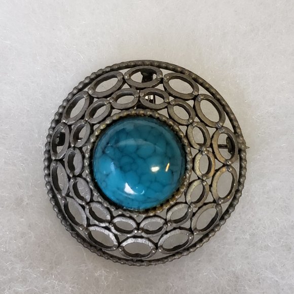 2/10$ Marked Celebrity round shield shape brooch/pendant - Picture 1 of 4